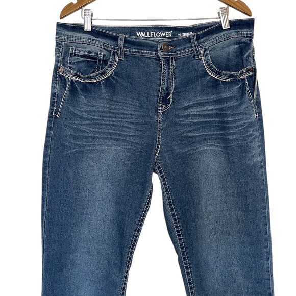 WallFlower Plus InstaStretch® Legendary Classic Fit Bootcut Jeans Sz 16 - Picture 6 of 9